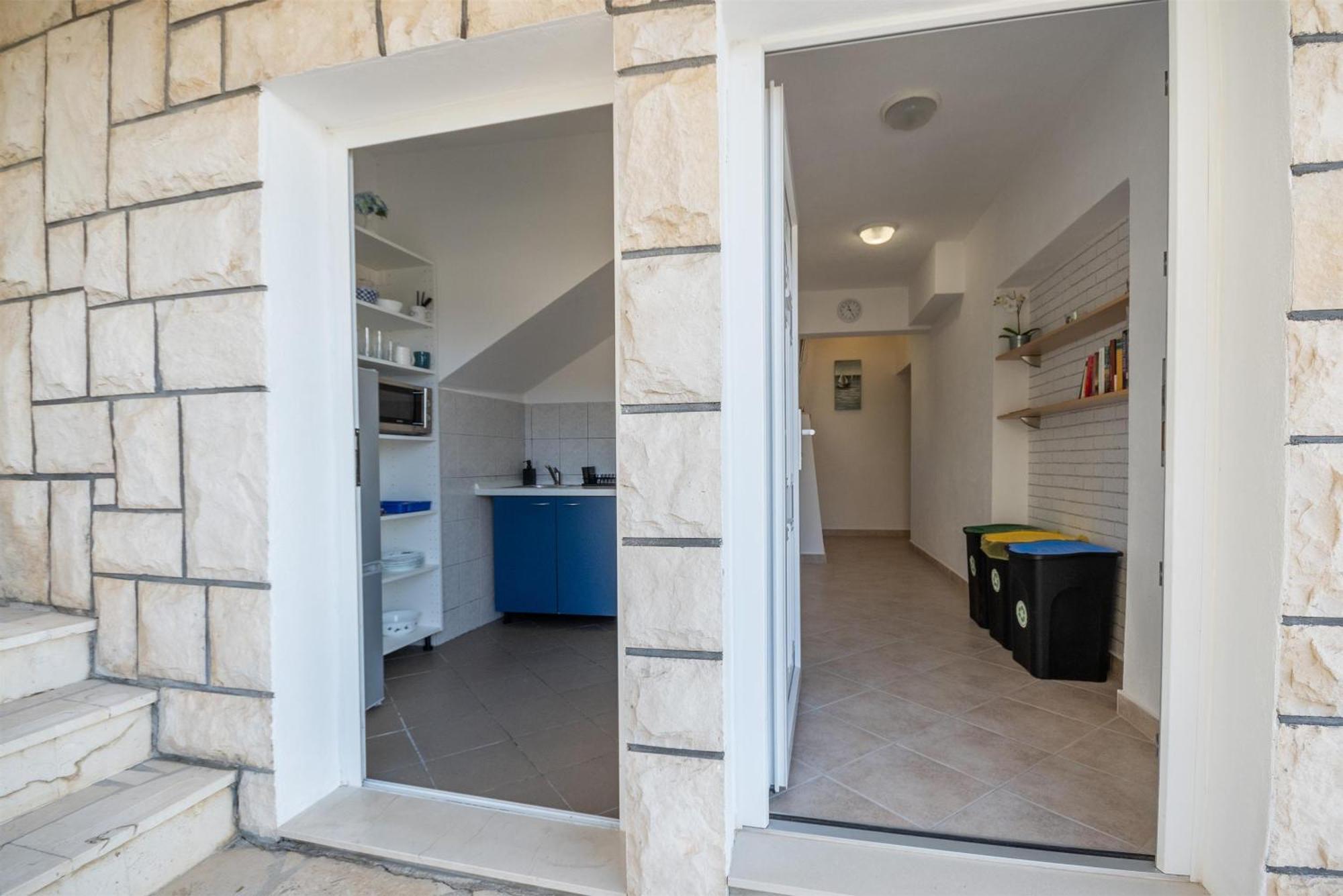 Apartments Ivan - With Parking Omiš Dış mekan fotoğraf